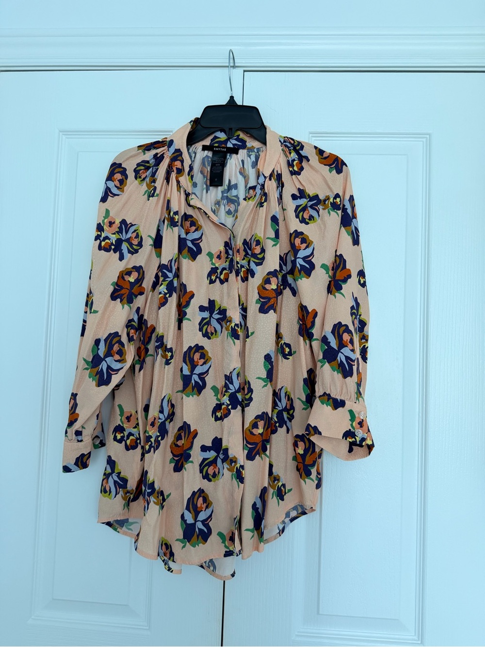 Smythe Floral Button-Front Peasant Blouse in Peach